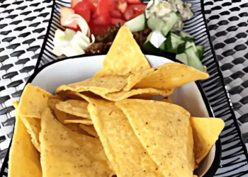 طريقة عمل رقائق الذرة (الناتشوز المكسيكي) المقرمشة