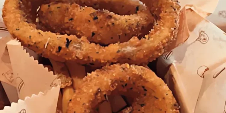 طريقة عمل حلقات البصل المقرمشة والشهية