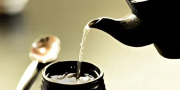 فوائد شرب الماء الساخن على الريق