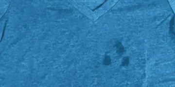 طرق إزالة بقع الزيوت من الملابس